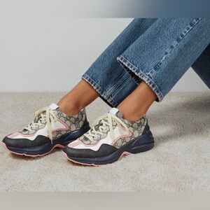 New Gucci nwt in box! Stylish Women's Sneakers - monogram Pink new with tags